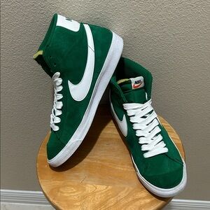 Nike Blazer Mid ‘77 Pine Green. CI1172-301
